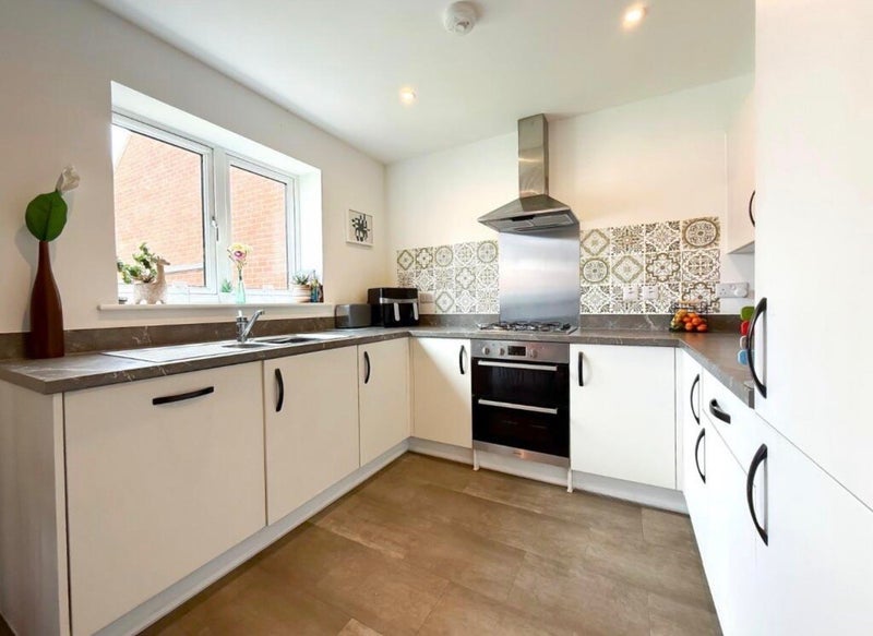 Room Muntjac Road in Bristol