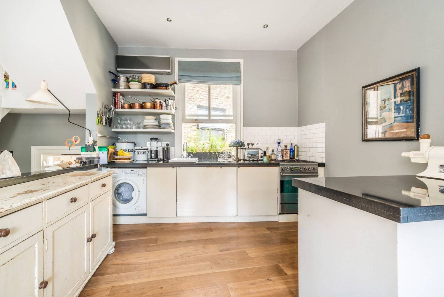 Flat Bramley Road in Greater London