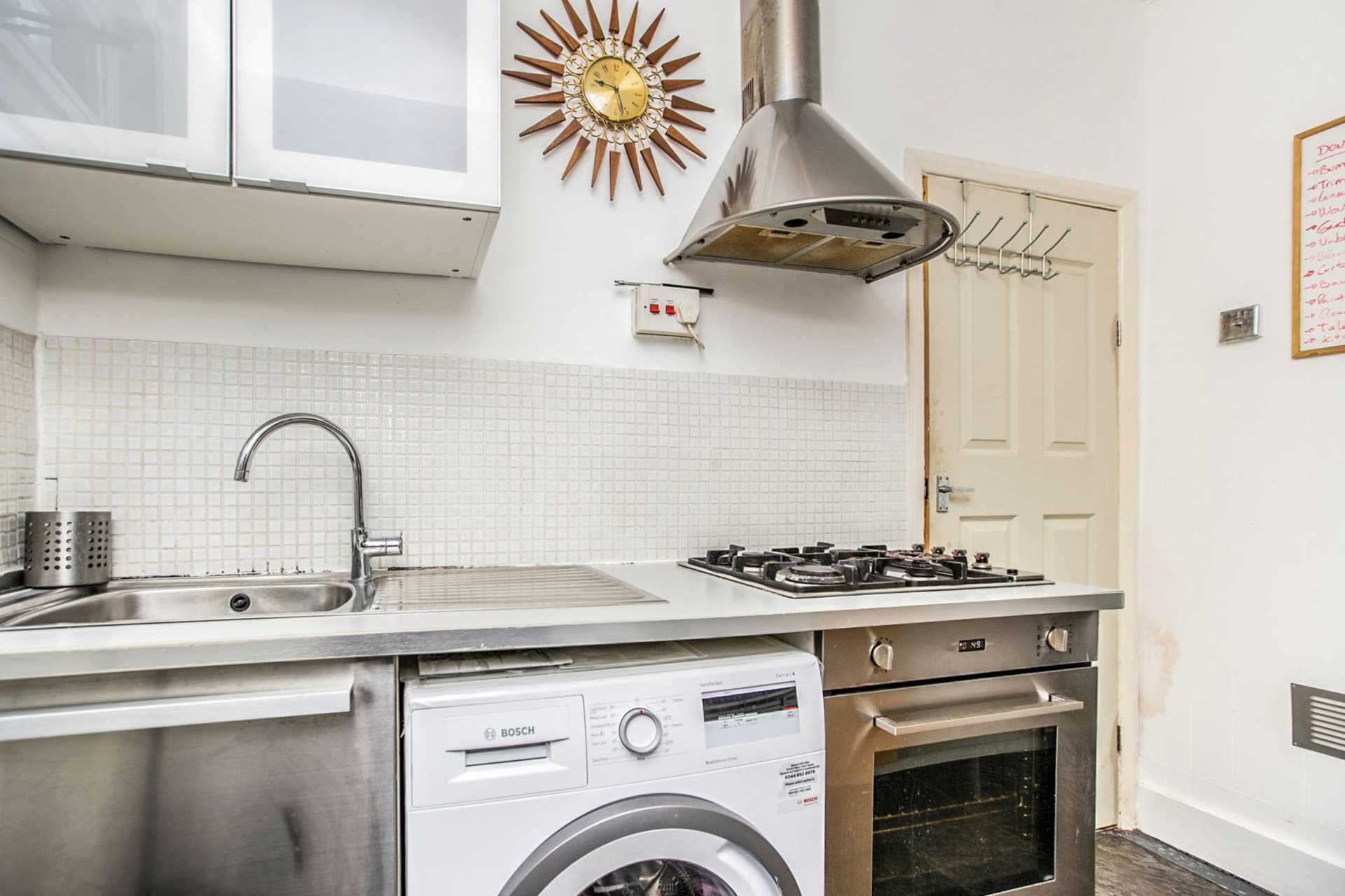 Room Dongola Road in Greater London