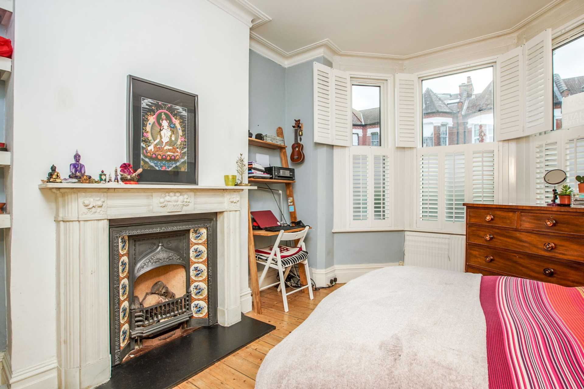 Room Dongola Road in Greater London
