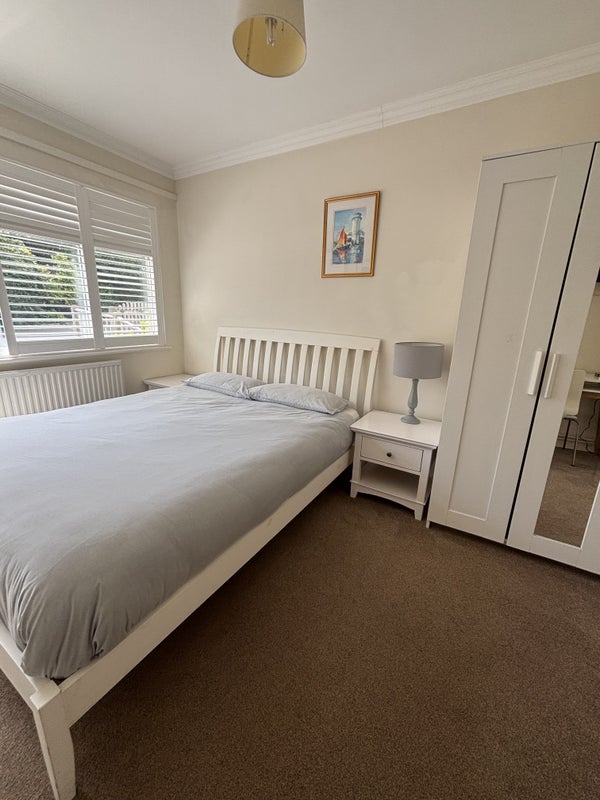 Room Brackenwood Road in Clevedon