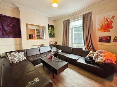 Room Slade Lane in Manchester
