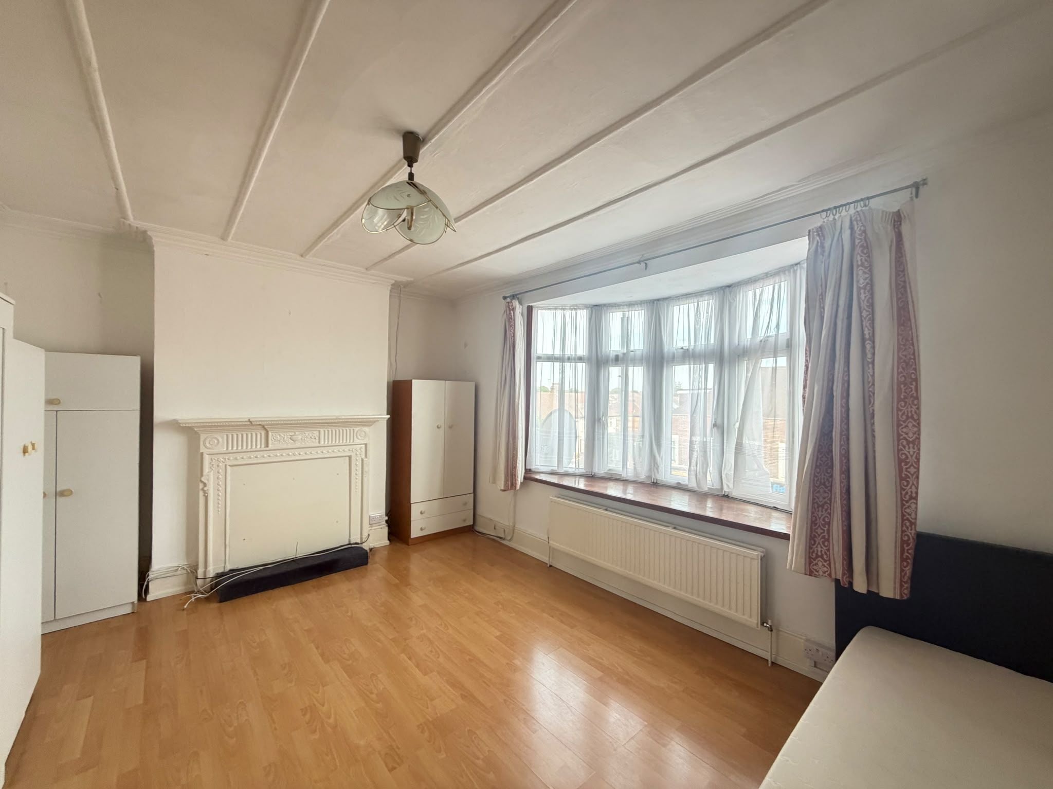 Flat Spencer Avenue in Greater London
