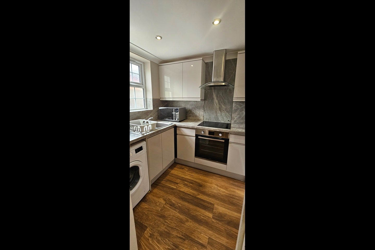 Flat Oakley Avenue in Greater London