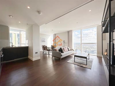 Flat Harbour Way in Greater London
