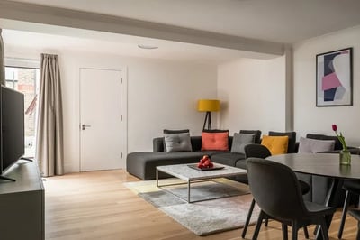 Flat Kensington High Street in Greater London