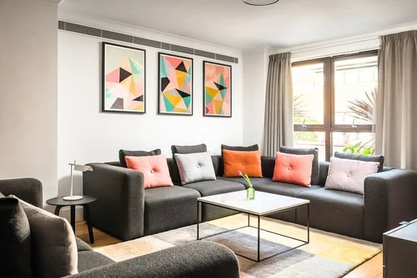 Flat Kensington High Street in Greater London