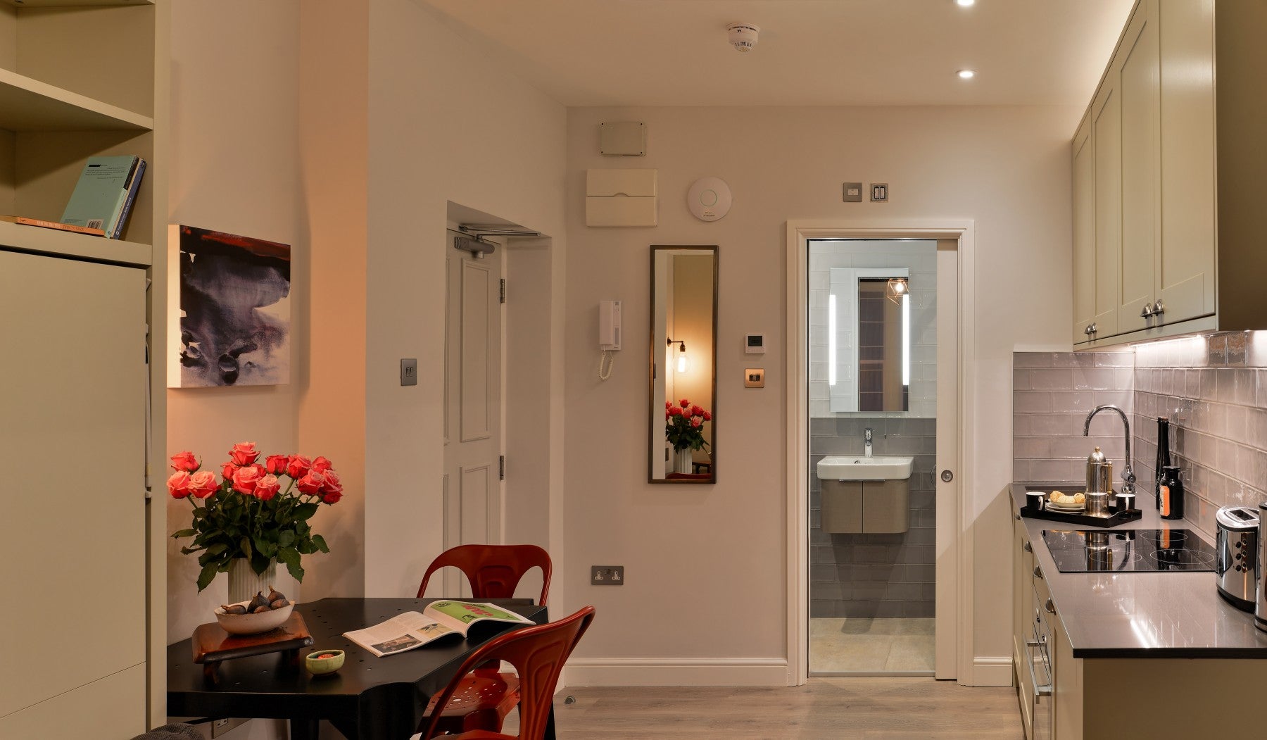 Flat Linden Gardens in Greater London