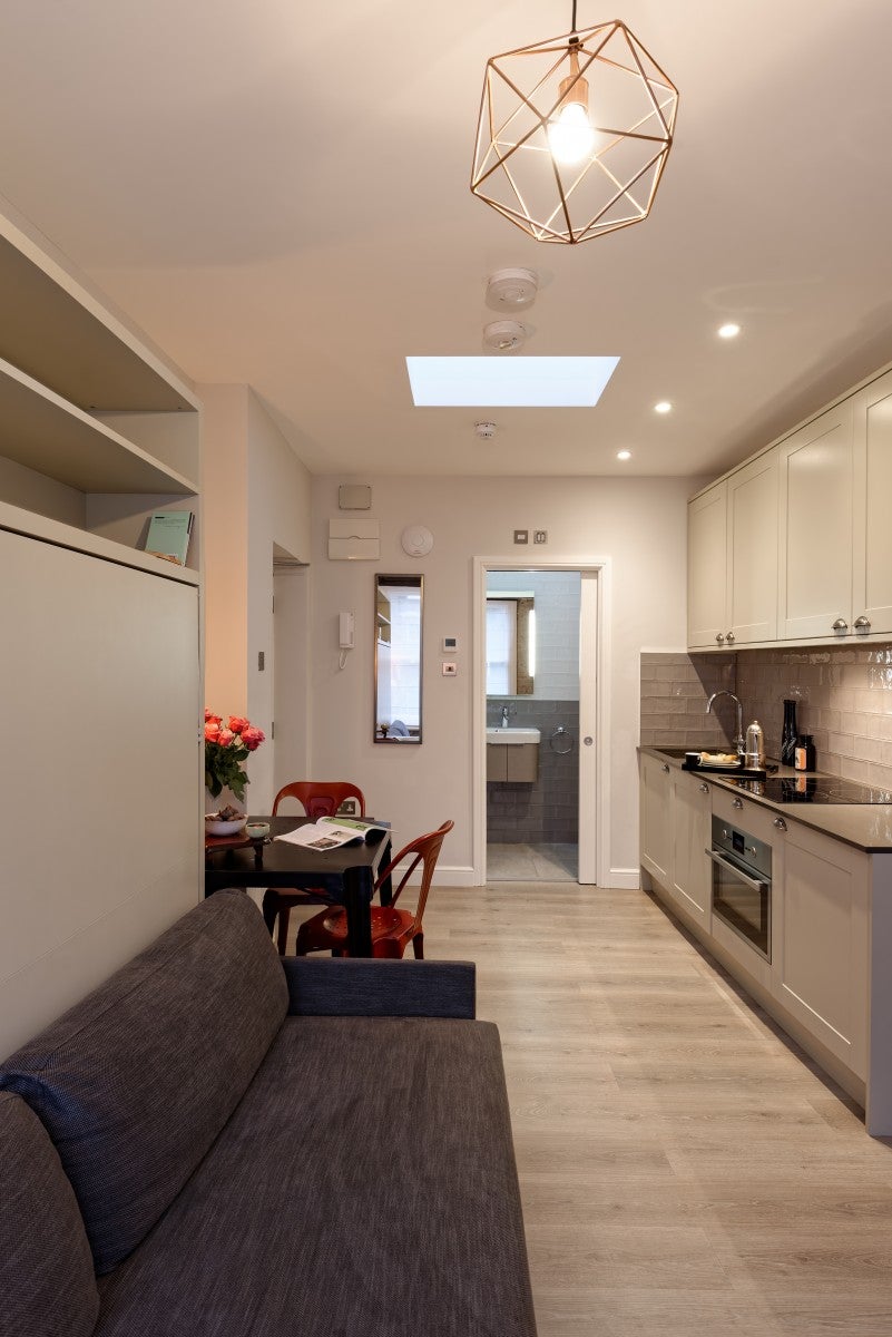 Flat Linden Gardens in Greater London