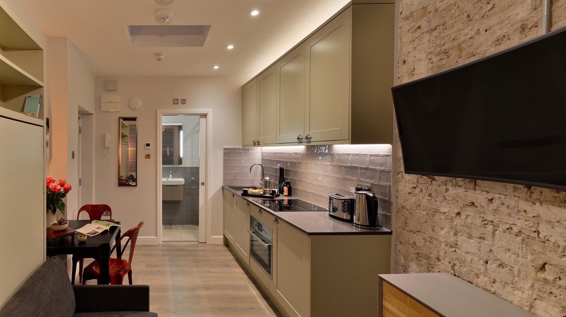 Flat Linden Gardens in Greater London