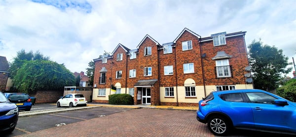 Flat Avro Close in Manchester