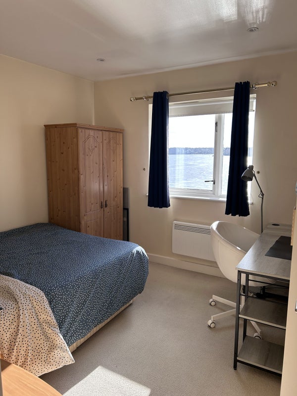 Flat Cold Harbour in Greater London