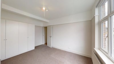 Flat Long Lane in Greater London