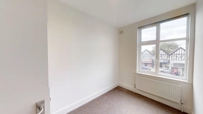 Flat Long Lane in Greater London