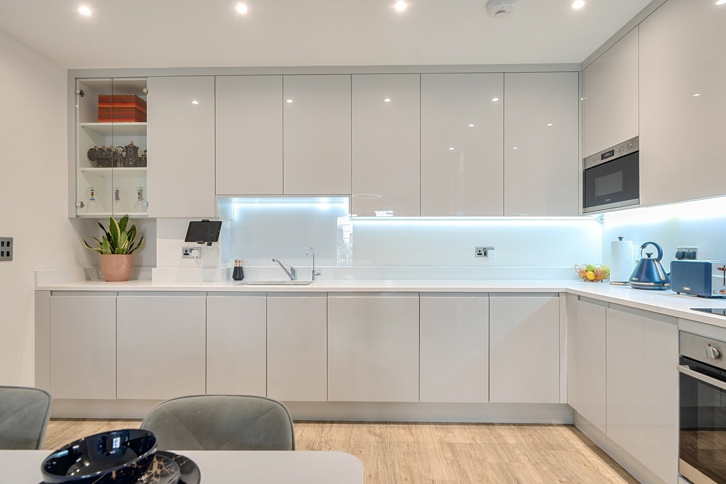 Room Broadwater Road in Greater London