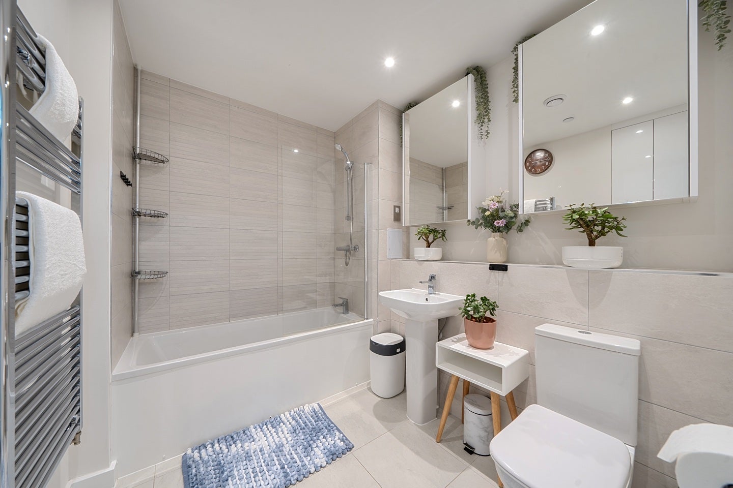 Room Broadwater Road in Greater London