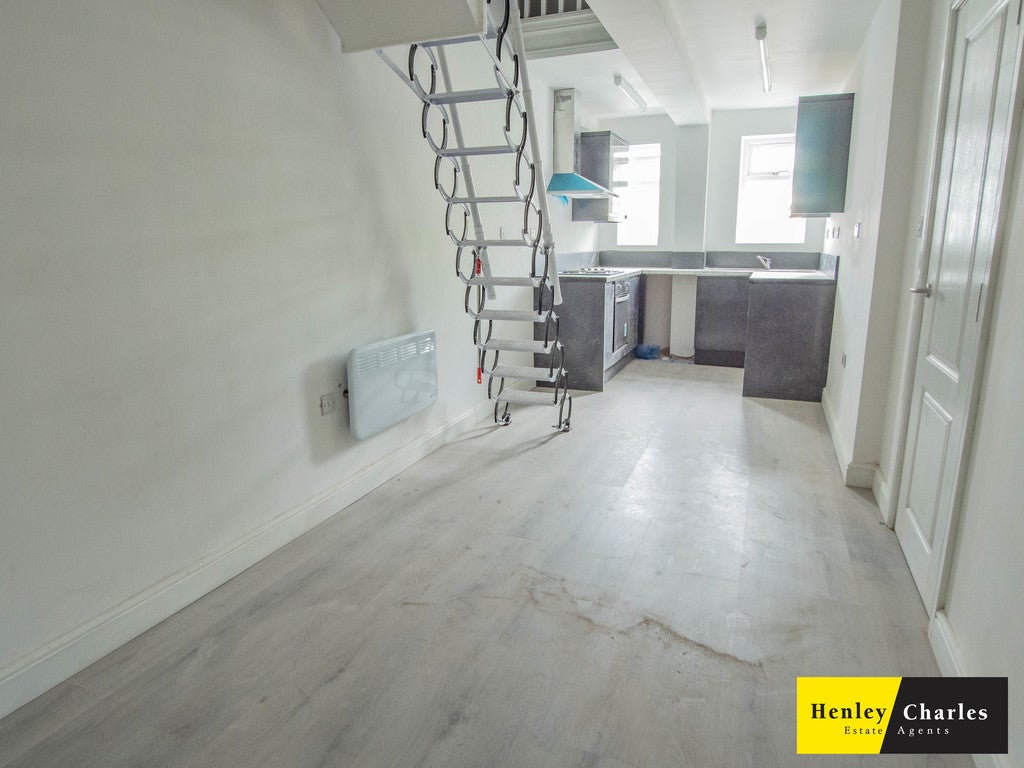 Flat Vicarage Place in Walsall