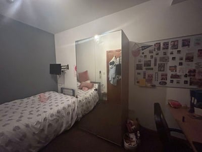 Room Midland Avenue in Nottingham