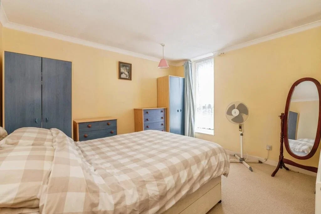 House Larkspur Way in Basildon