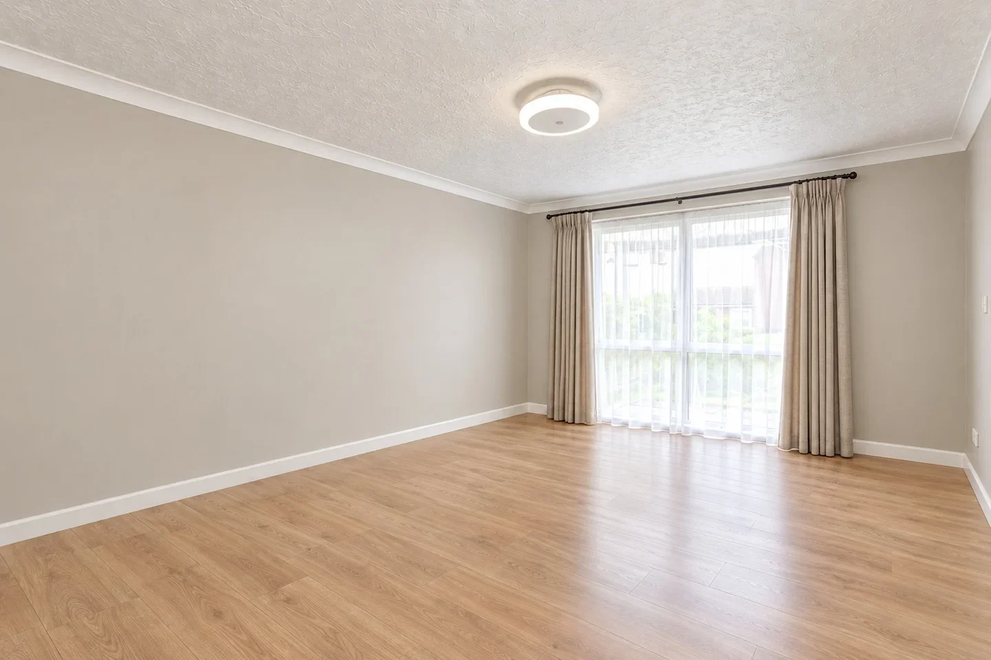 House Larkspur Way in Basildon