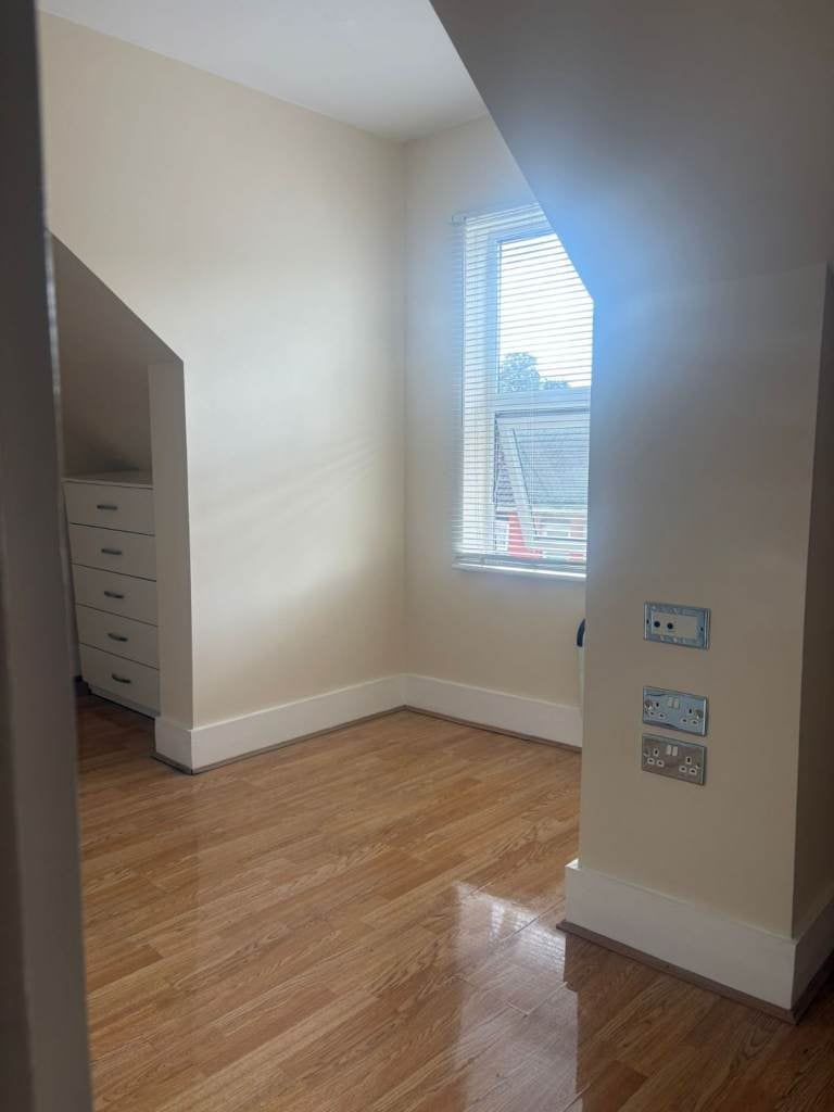 Room Cromwell Road in Luton