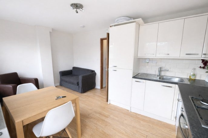 Flat Blackstock Road in Greater London