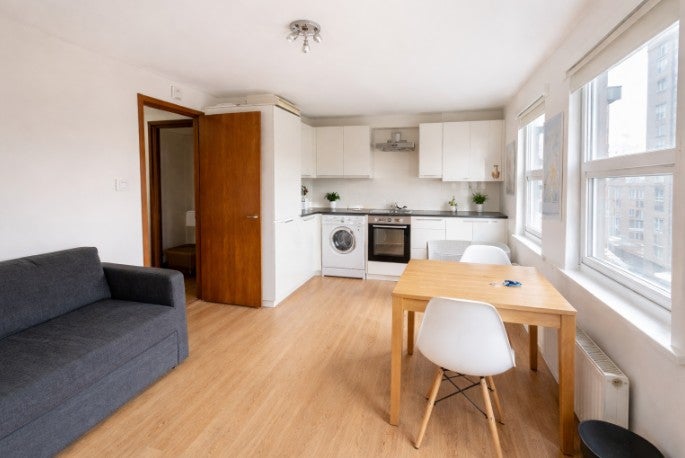 Flat Blackstock Road in Greater London