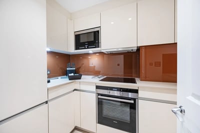 Flat Watling Street in City of London