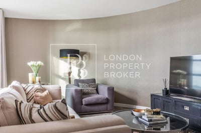 Flat Lombard Road in Greater London