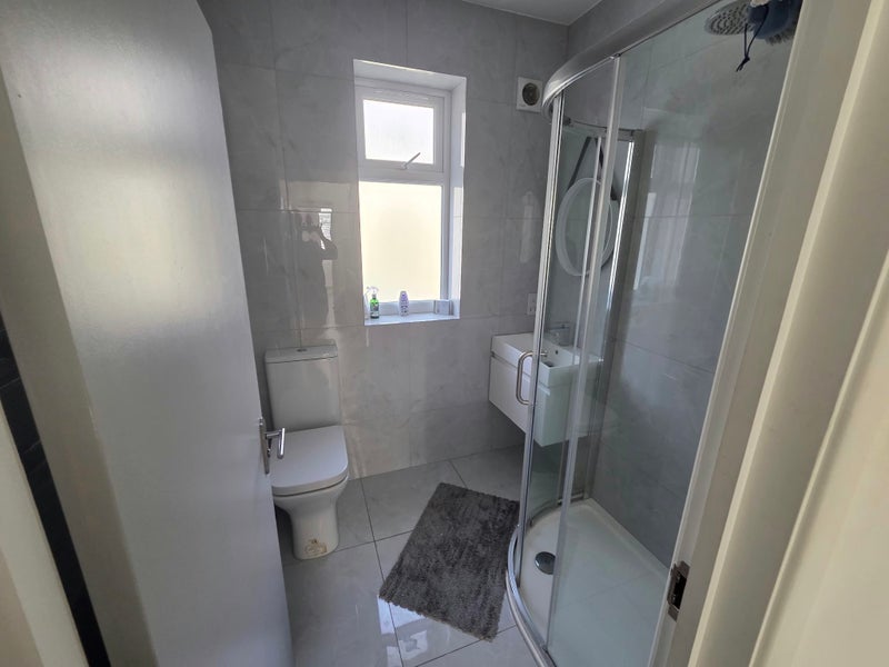 Room Abercairn Road in Greater London