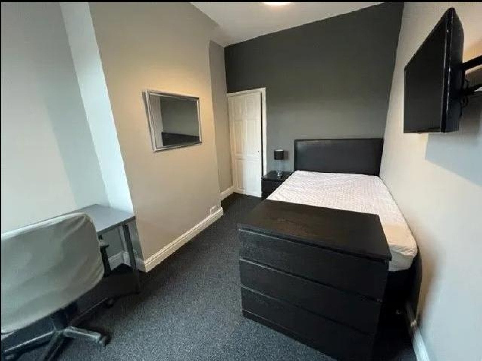 Flat Boughey Road in Stoke-on-Trent
