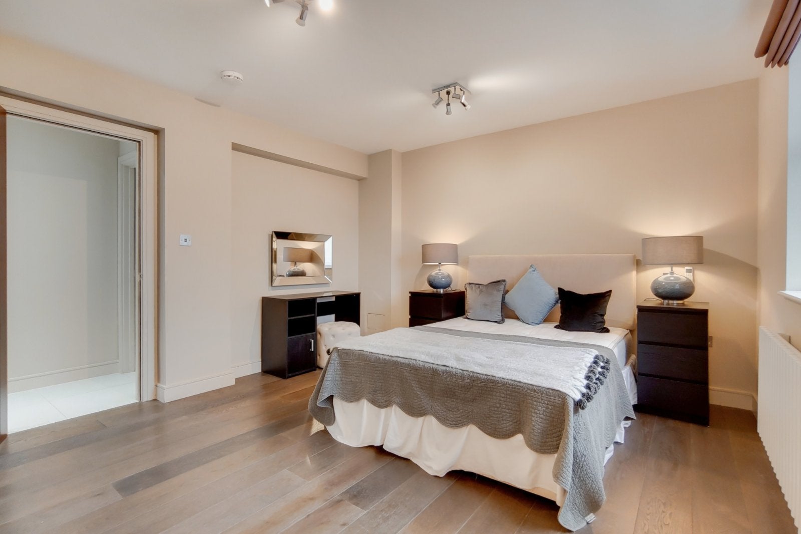 Flat Boydell Court in Greater London