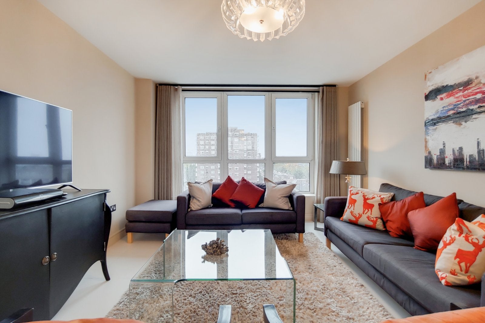Flat Boydell Court in Greater London