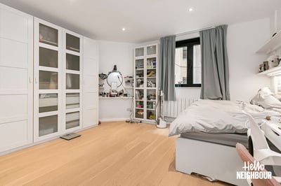 Flat Point W Access Road in Greater London