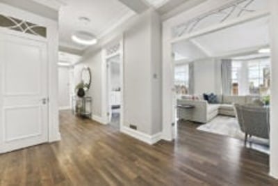 Flat Grosvenor Square in City of Westminster