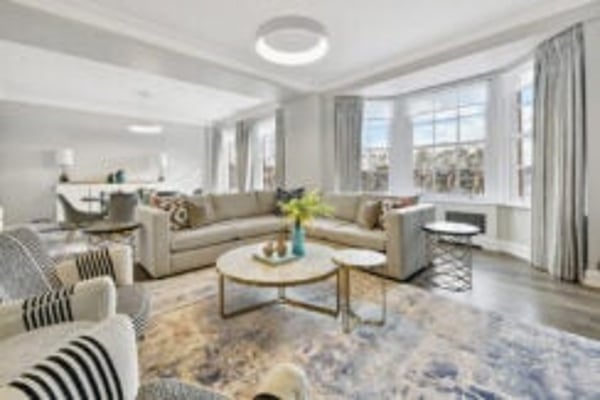 Flat Grosvenor Square in City of Westminster