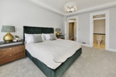Flat Grosvenor Square in City of Westminster