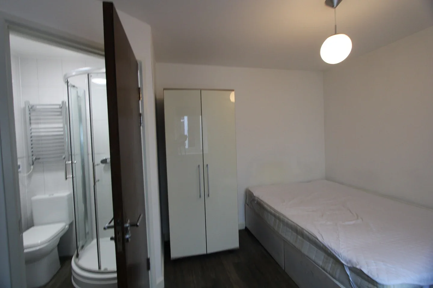 Room Lavender Hill in Greater London