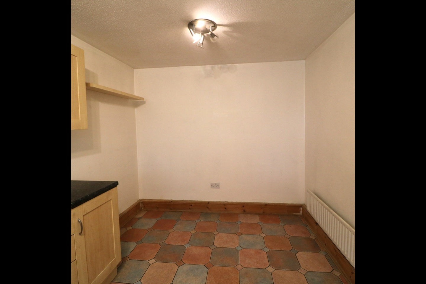 Flat Heron Court in Greater London