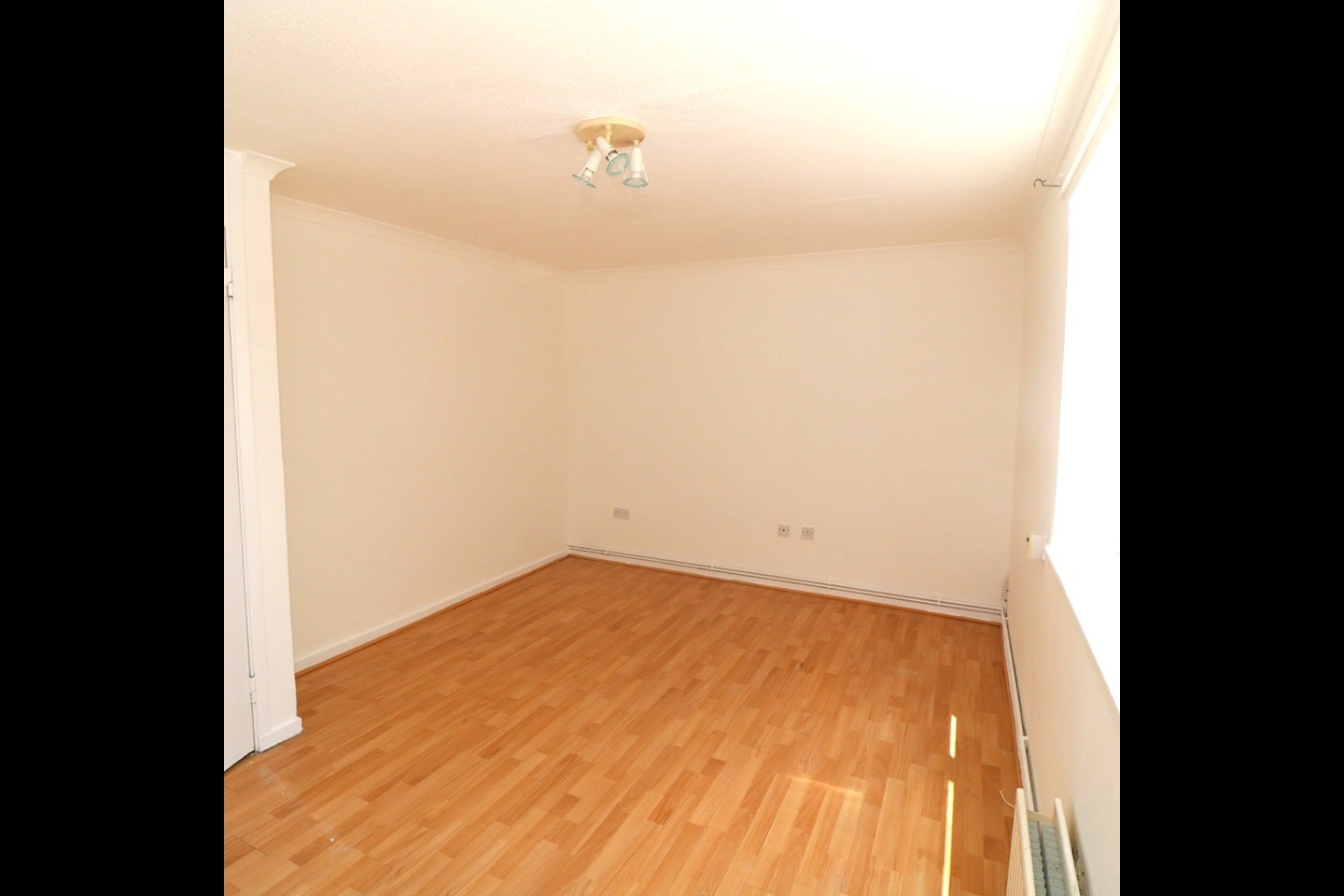 Flat Heron Court in Greater London