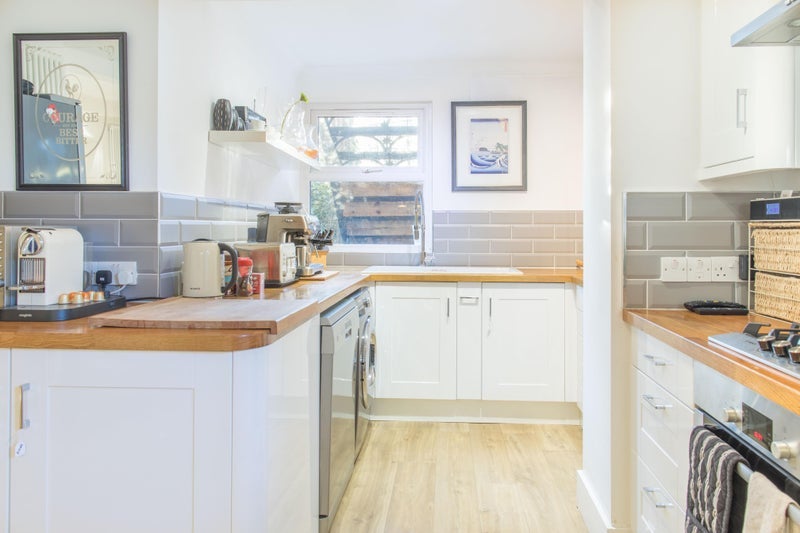 Flat Manor Park in Greater London
