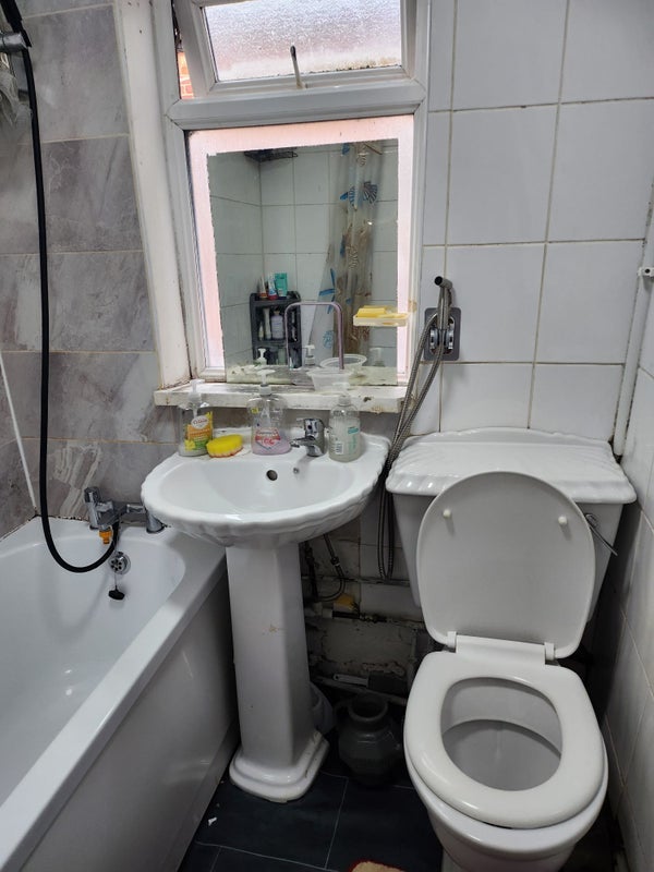 Room Lowther Road in Manchester