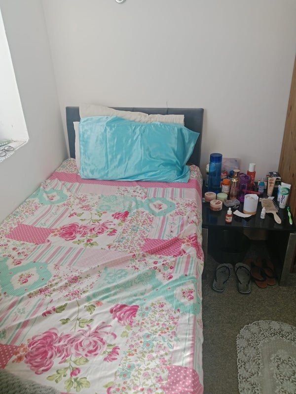 Room Lowther Road in Manchester
