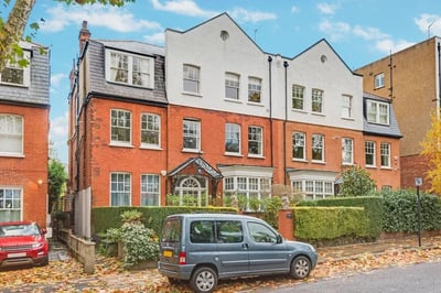Flat Heath Drive in Greater London