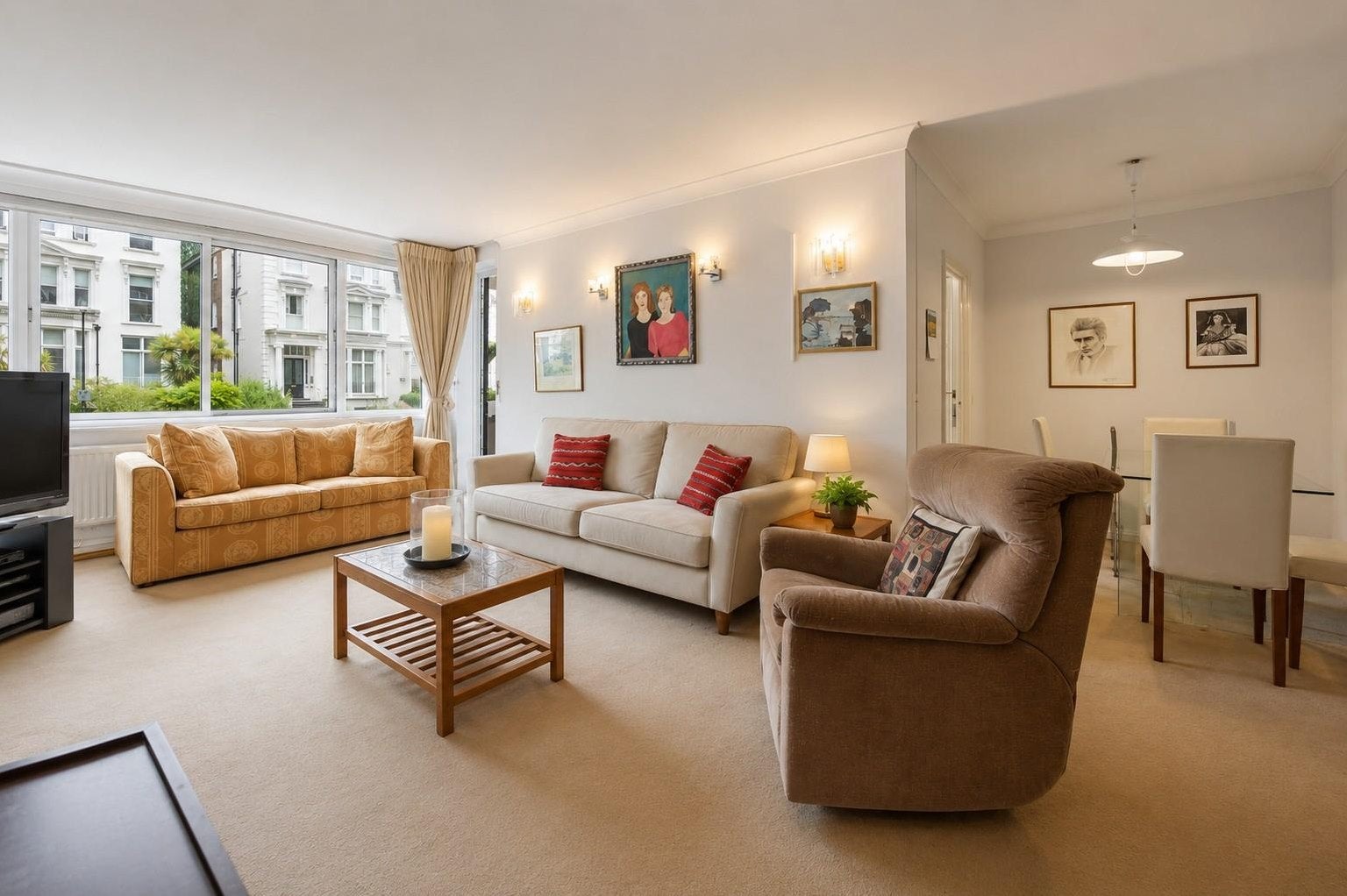 Flat Belsize Grove in Greater London