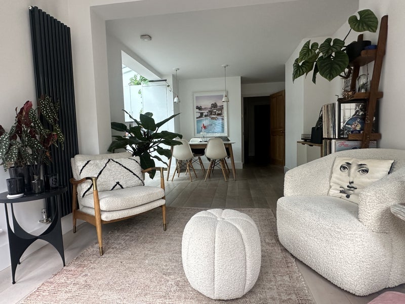 Flat Thornbury Road in Greater London