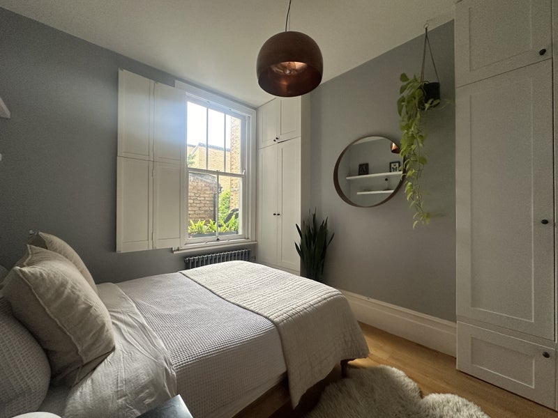 Flat Thornbury Road in Greater London