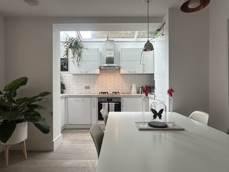 Flat Thornbury Road in Greater London