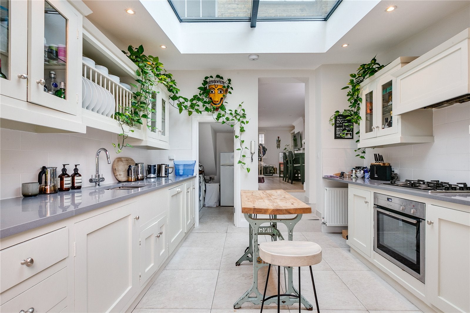 Flat Mossop Street in Greater London