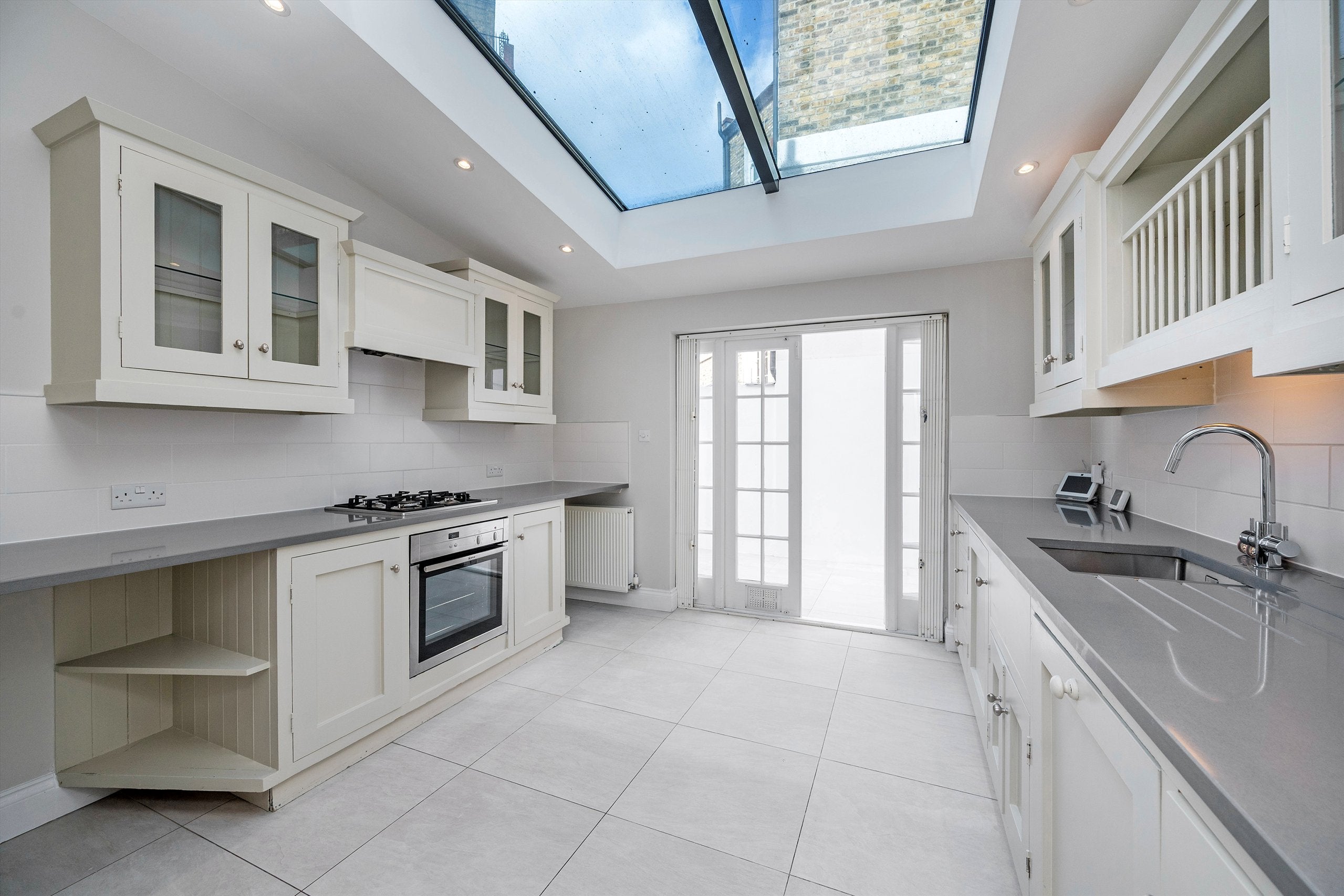 Flat Mossop Street in Greater London